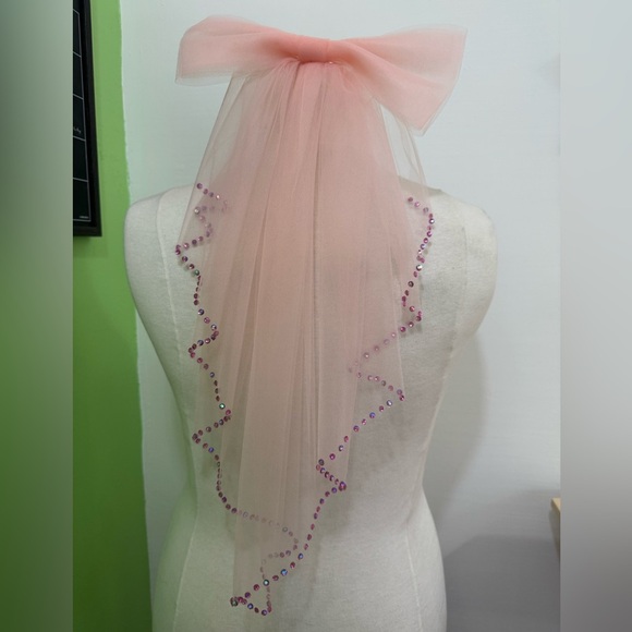 Peach Pink Bridal Veil with Bow and Rhinestones - Picture 4 of 6